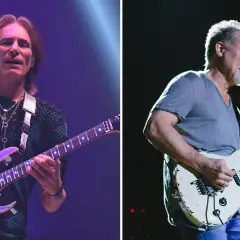 Steve Vai i Eddie Van Halen, dwaj legendarni gitarzyści, grają na scenie.