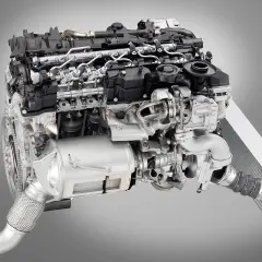 Silnik N57, z turbosprężarką i układem wtryskowym. Często zgłaszane silnik n57 awarie dotyczą wtryskiwaczy i turbiny.