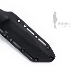 Funda negra para cuchillos a medida, con remaches y tornillo de sujeción. Ideal para proteger tu herramienta.