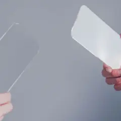 Która opcja lepiej chroni ekran smartfona: folia hydrożelowa czy szkło?