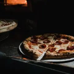 Ile kalorii ma pizza z Biedronki? Sprawdź, co naprawdę jesz