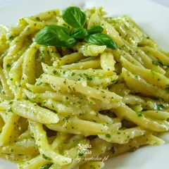 Ile pesto do makaronu? Odkryj złote proporcje i kremowy sos!
