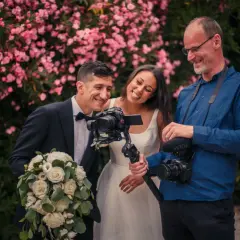 Fotograf czy kamerzysta na wesele? Kluczowy wybór wspomnień