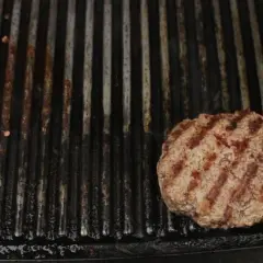 Le secret d'un steak de burger juteux : choix, cuisson, astuces.