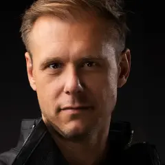 Armin van Buuren, ikona trance, gotowy na kolejne niezapomniane Armin van Buuren koncerty.
