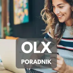 Uśmiechnięta kobieta korzysta z laptopa, ucząc się, jak kupować na OLX. Na ekranie widnieje napis "OLX PORADNIK".