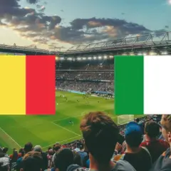 Stadion pełen kibiców, na murawie mecz, a nad nimi flagi **Belgia – Włochy**.