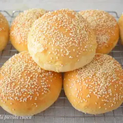 Jak upiec idealne bułki do burgerów? Mój przepis na sukces!