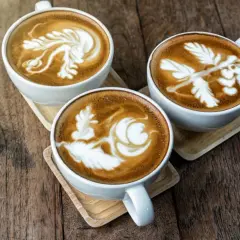 Ile kalorii ma kawa latte? Sprawdź, co wpływa na kaloryczność