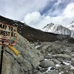 W jakim kraju jest Mount Everest? Planuj trekking w Himalajach!