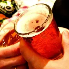 Czy piwo szkodzi na hemoroidy? Poznaj skutki picia alkoholu