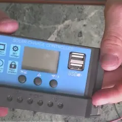 Jak prawidłowo podłączyć regulator napięcia 12V - kompletna instrukcja montażu