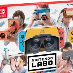 Dzieci bawią się w wirtualnej rzeczywistości z Nintendo Switch VR. Zestaw zawiera kartonowe gogle i akcesoria do tworzenia własnych przygód.