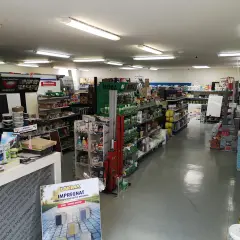 W sklepie lak bis sprzedaż materiałów wykończeniowych znajdziesz farby, impregnaty, chemię budowlaną i akcesoria.