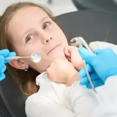 Jak wyrwać zęba? Kiedy, jak i dlaczego kompleksowy poradnik