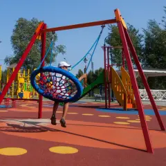 Jaką linę na plac zabaw wybrać, aby zapewnić bezpieczeństwo i zabawę?