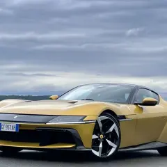 Ile Ferrari w Polsce? Nowe rejestracje i rosnący boom luksusu