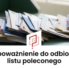 Stos listów, w tym koperty z oznaczeniem "list polecony", sugeruje potrzebę pełnomocnictwa pocztowego do ich odbioru.