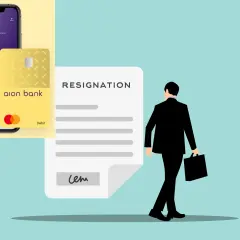 Mężczyzna w garniturze odchodzi z dokumentem "RESIGNATION", obok widoczny telefon i karta z logo aion bank.