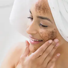 Peeling enzymatyczny: Idealny dla wrażliwej cery? Sprawdź!