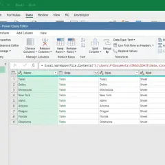 Editor Power Query di Excel mostra come unire più file Excel in uno, con dati di stati e fogli.