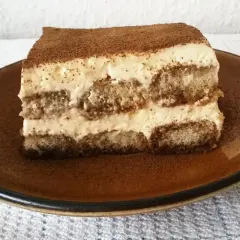 Przepis na ciasto z kremem mascarpone, które zachwyci każdego smakosza