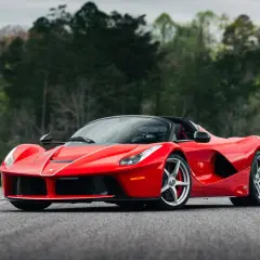 Ile kosztuje Ferrari LaFerrari? Zaskakujące ceny i czynniki wpływające na koszt