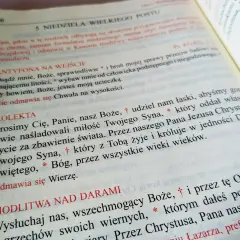 Jaka modlitwa zamiast mszy? Odkryj alternatywy dla uczestnictwa w liturgii