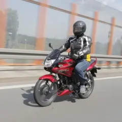 Czy po autostradzie można jechać motocyklem? Przepisy i bezpieczeństwo