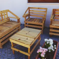 Meble ogrodowe DIY: Jak zrobić tanio i efektownie? Przewodnik