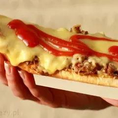Zapiekanka z pieczarkami i serem: ile ma kcal? Sprawdź!