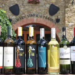 Idealne wino na prezent ślubny: przewodnik, ceny, gdzie kupić