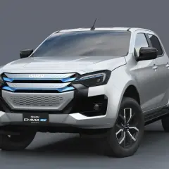 Srebrny Isuzu D-Max EV Concept z niebieskimi akcentami na grillu i reflektorach. Nowoczesny pickup elektryczny.