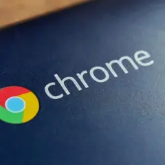 Logo Chrome z napisem "chrome" na ciemnym tle. Idealne do instalacji ChromeOS Flex na starszym sprzęcie.