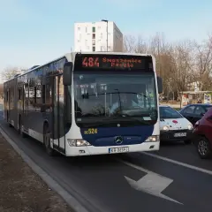 Autobus linii 484 w Krakowie, jadący do Szwoszowic.