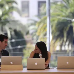 Ile zarabia pracownik Apple w Polsce? Zaskakujące fakty o pensjach