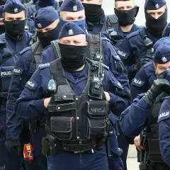 Policja w Twoim domu? Sprawdź, kiedy może wejść i jakie masz prawa