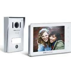 Citófono en España: unidad exterior plateada y monitor interior blanco con dos chicas sonriendo.