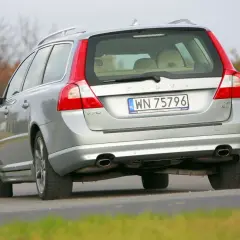Jaką pojemność baku ma Volvo V70 i co to oznacza dla zasięgu?
