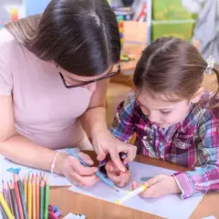 Ile godzin rewalidacji w przedszkolu przysługuje dziecku? Sprawdź przepisy i praktykę
