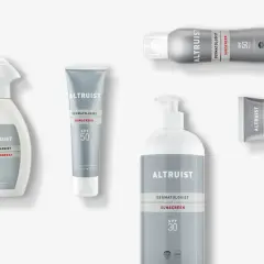 Kremy z filtrem SPF od Altruist – troska o skórę to prawdziwy altruizm. Zestaw zawiera spray, kremy i fluid.