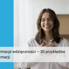 Uśmiechnięta kobieta z dłońmi na sercu, czuje wdzięczność. Oto afirmacje wdzięczności – 30 przykładów.