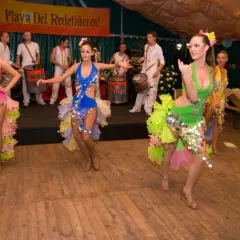 Jak wybrać idealny strój na imprezę w stylu latino, aby błyszczeć