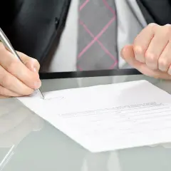 Ile kosztuje zniesienie współwłasności u notariusza? Sprawdź opłaty!