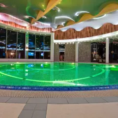Co zabrać do hotelu z basenem? Moja lista na bezstresowy relaks!
