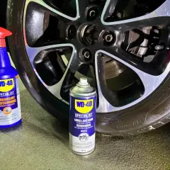 Productos WD-40 Specialist listos para ayudarte a saber como limpiar las llantas del coche y dejarlas como nuevas.