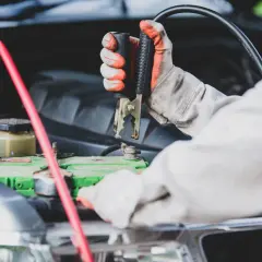 Odpalanie ciężarówki z kabli 24V: Uniknij błędów i strat!