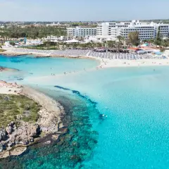 Piękne plaże i hotele na Cyprze. Sprawdź aktualne ceny i zaplanuj wymarzone wakacje!