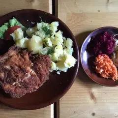 Gdzie zjeść w Zakopanem? Autentyczne smaki bez pułapek!