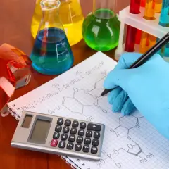 Ile kosztują korepetycje z chemii? Ceny w Polsce i jak zaoszczędzić